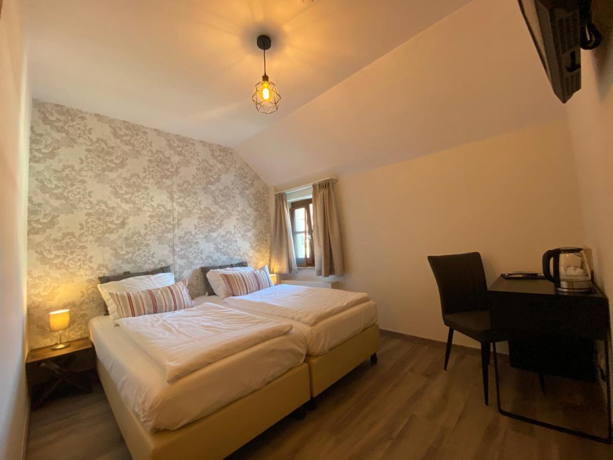Hotel Crasborn Thorn Bagian luar foto