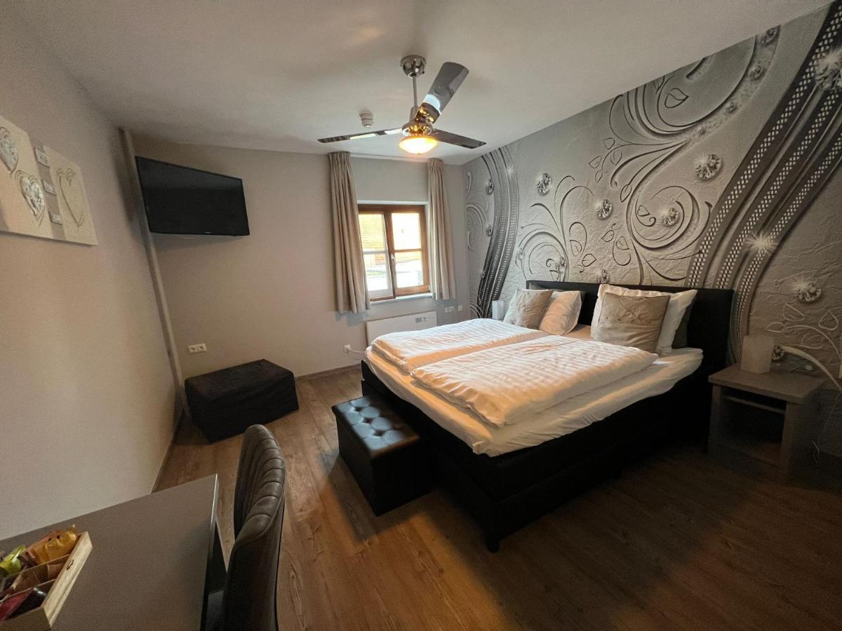Hotel Crasborn Thorn Bagian luar foto