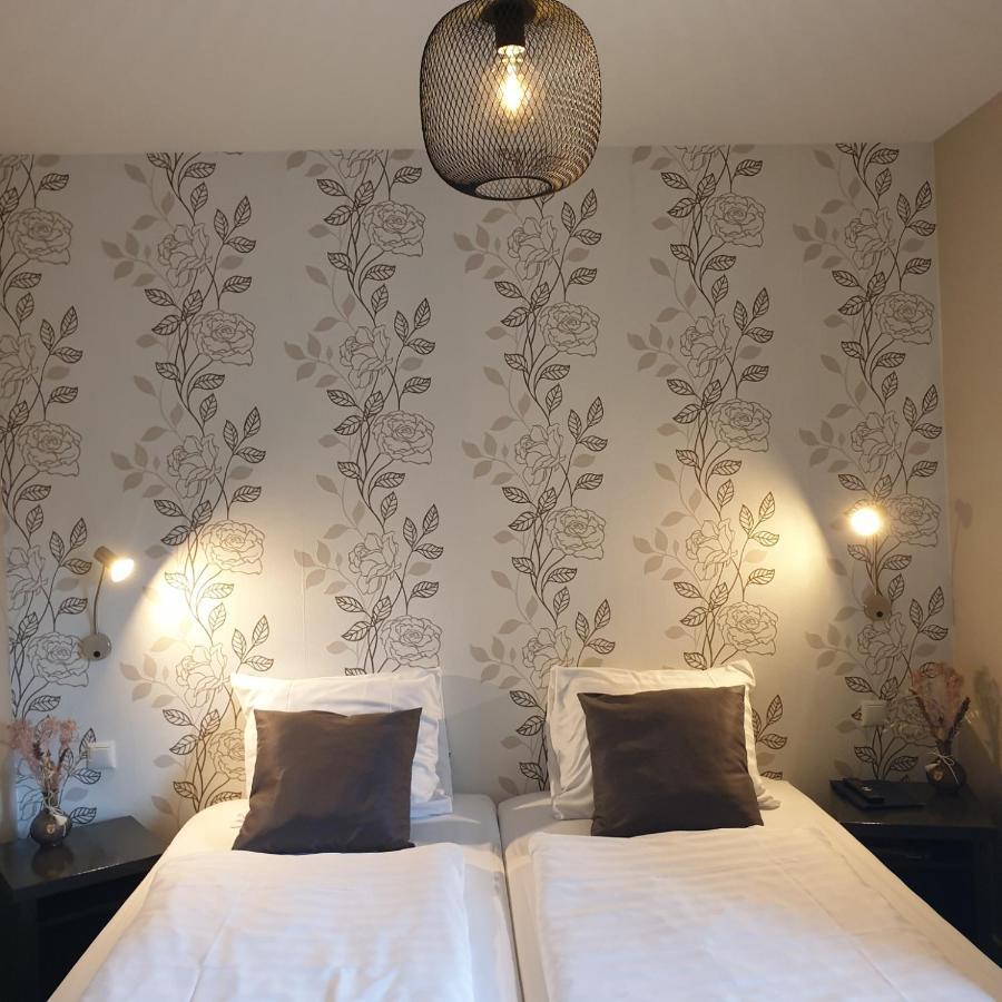 Hotel Crasborn Thorn Bagian luar foto