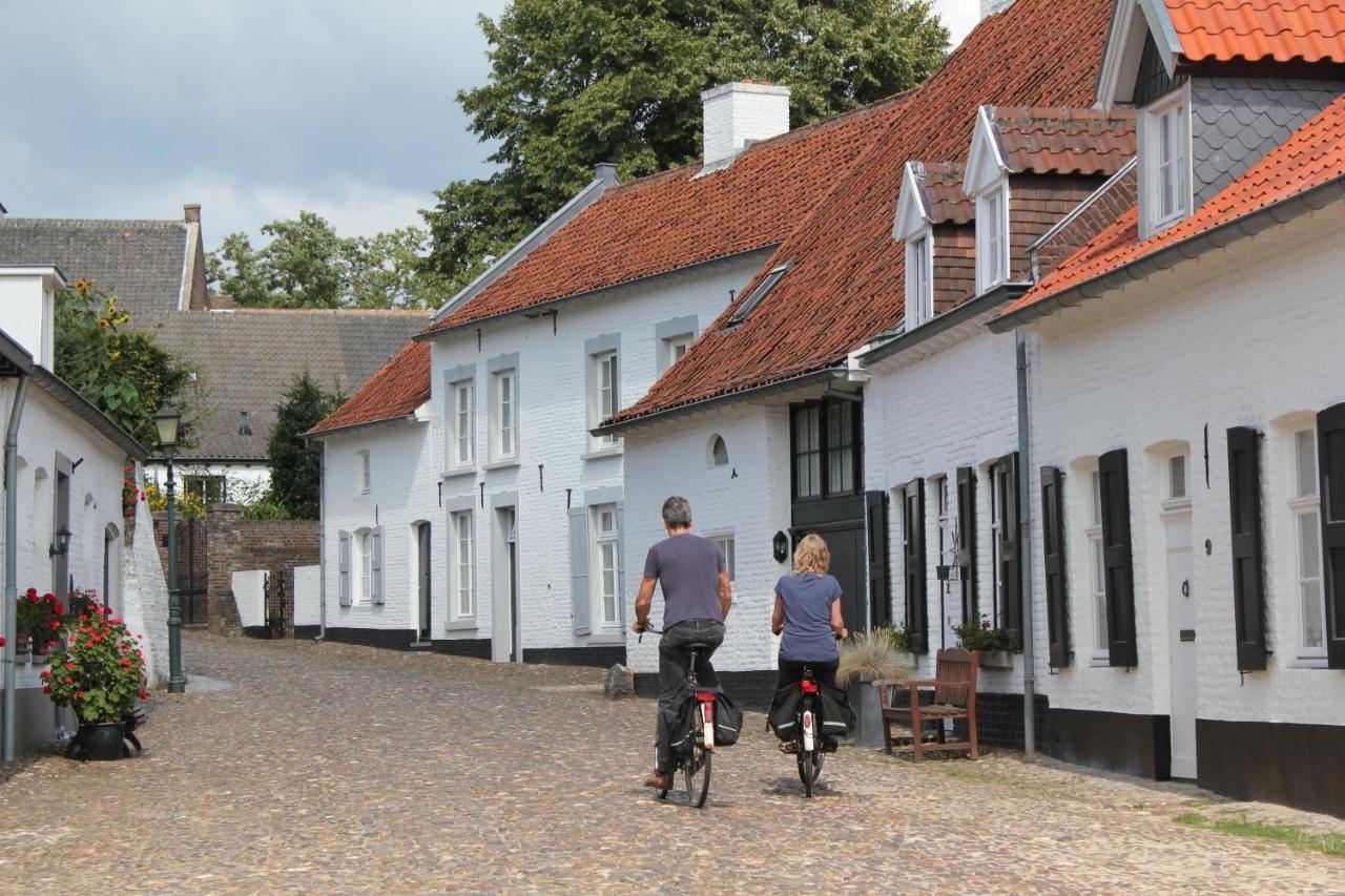 Hotel Crasborn Thorn Bagian luar foto