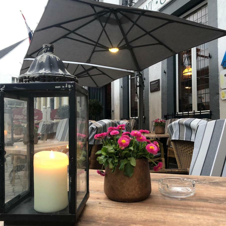 Hotel Crasborn Thorn Bagian luar foto