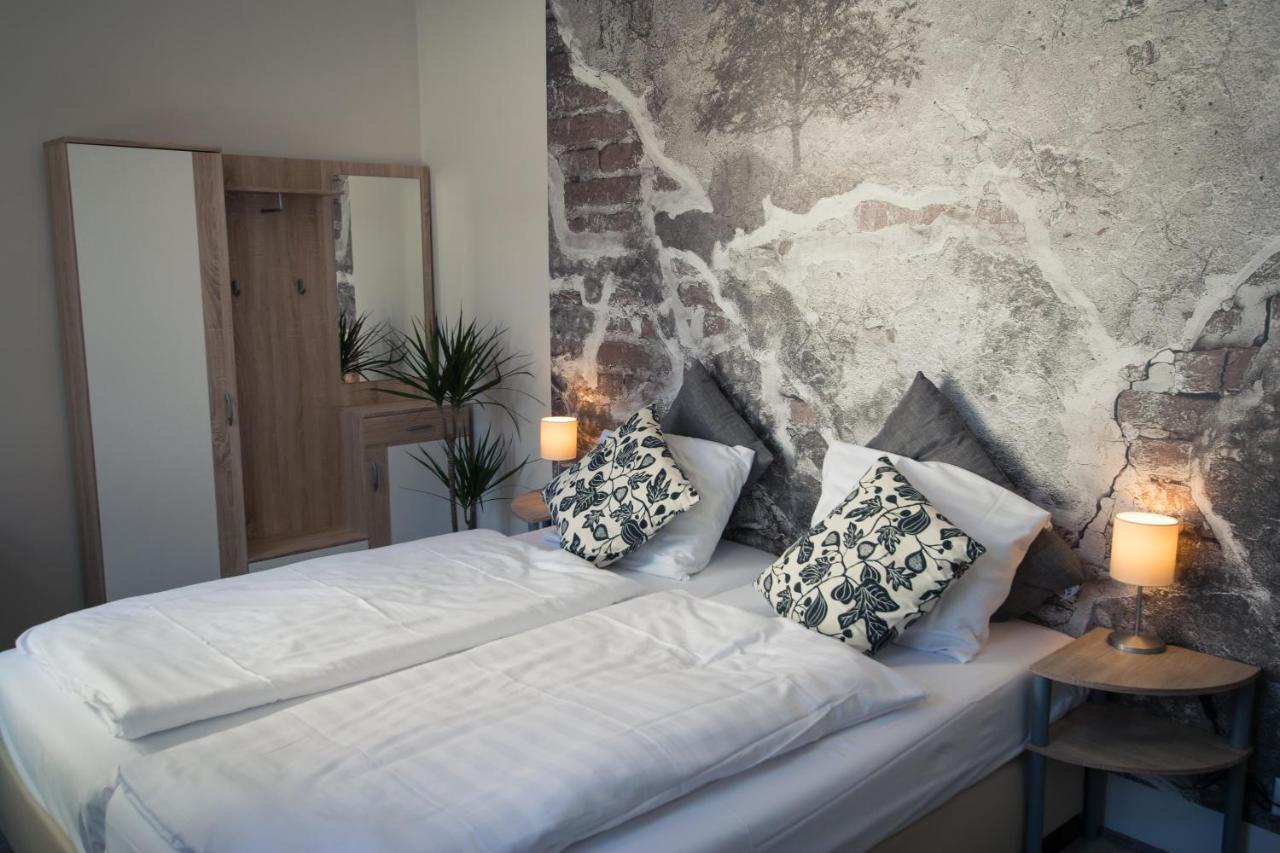 Hotel Crasborn Thorn Bagian luar foto