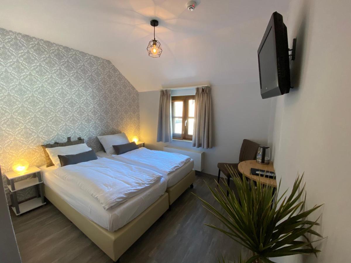 Hotel Crasborn Thorn Bagian luar foto