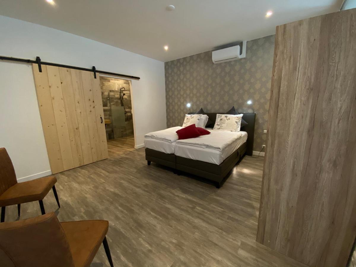 Hotel Crasborn Thorn Bagian luar foto