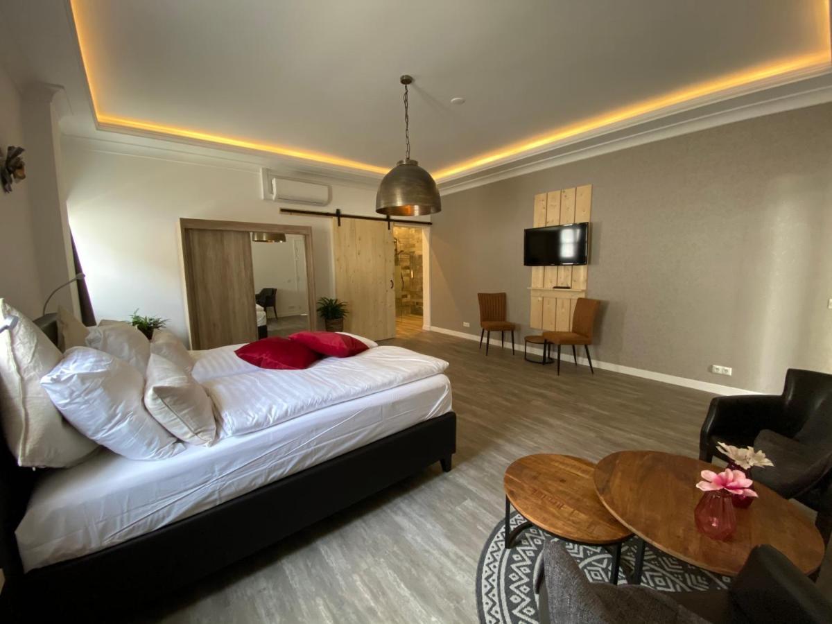 Hotel Crasborn Thorn Bagian luar foto