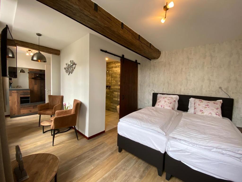 Hotel Crasborn Thorn Bagian luar foto