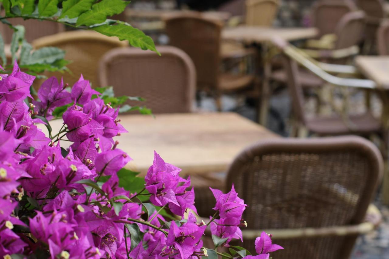 Hotel Crasborn Thorn Bagian luar foto
